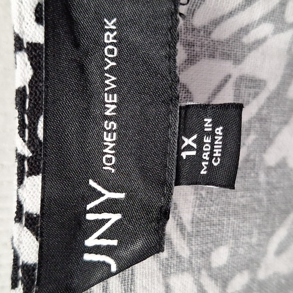 eChic Black and White Butterfly Print Top Size 1X. Nice - Picture 2 of 5